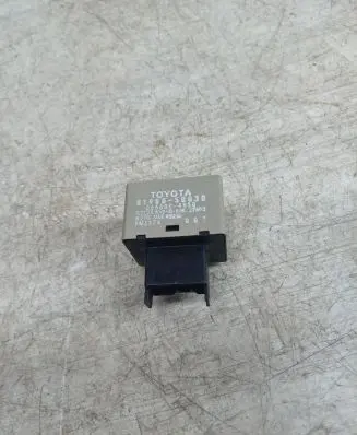Toyota Corolla Verso E121 Hazard warning light relay 8198050030 0665004650