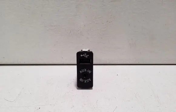BMW X5 F15 USB socket connector 84109266607 9266607