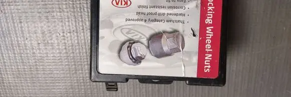 KIA Sportage Anti-theft wheel nuts and lock LP490ADU00