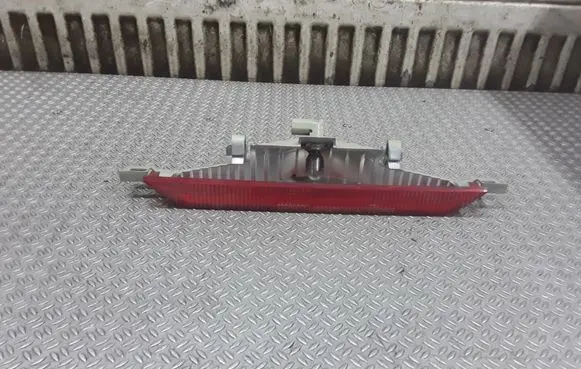 Toyota Avensis Verso Third/center stoplight