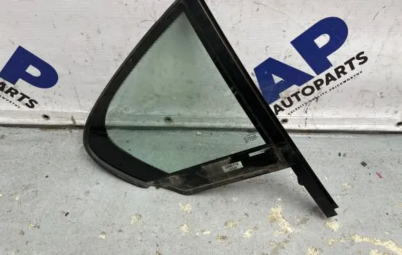 Rear vent window glass