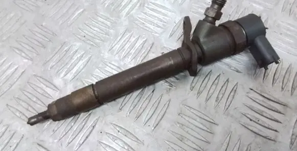 Volvo XC70 Fuel injector 30777526