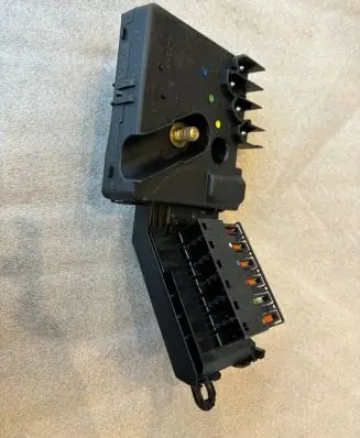 Mercedes-Benz E W211 Fuse module 2115461141 A2115461141