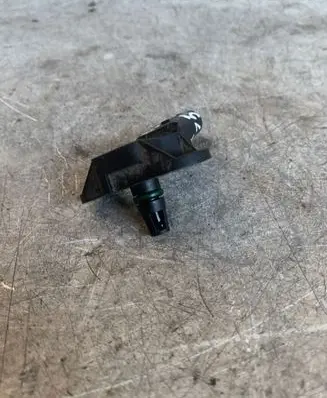 Volkswagen Jetta VI Air pressure sensor 0261230235 030107311M 036198151K