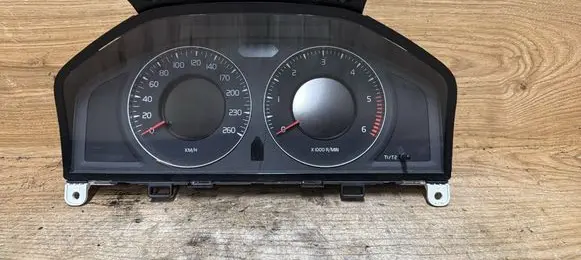 Volvo V70 Speedometer (instrument cluster) 31270899AA
