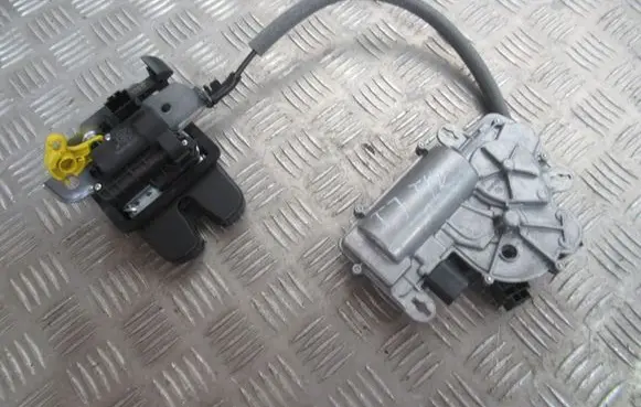 Volkswagen Multivan T5 Shock absorber/damper mounting bracket 5TA827506D