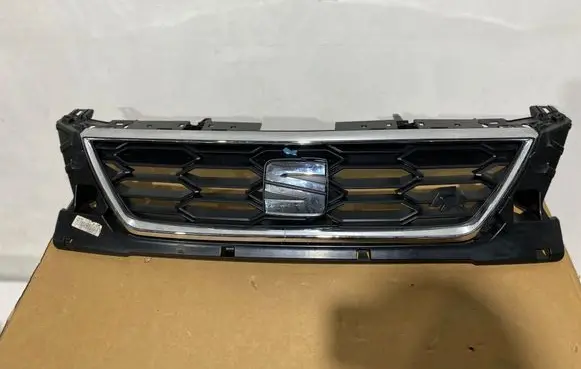 Seat Leon (5F) Front bumper upper radiator grill 5F0853654J