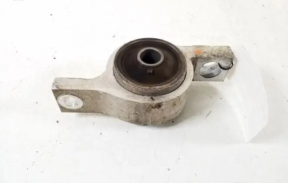 Lexus IS 220D-250-350 Front wishbone bush 48075-53010