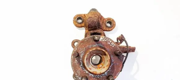 Nissan Primera Front wheel hub
