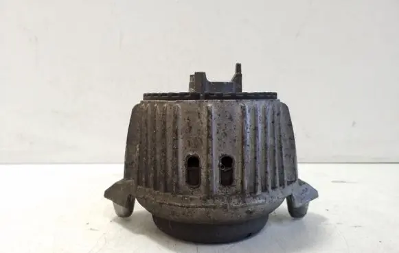 Engine mount bracket