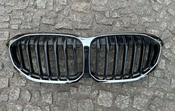 BMW 1 F40 Front grill 7450957