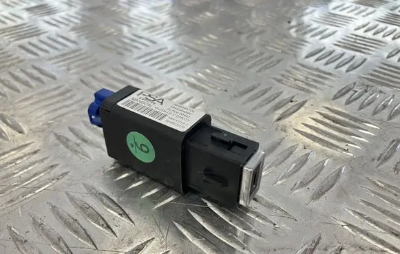 Opel Corsa F USB socket connector 9848394880