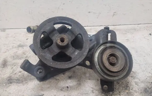Toyota Avensis T250 Power steering pump