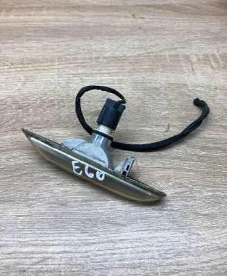 BMW 5 E60 E61 Front fender indicator light 7165741