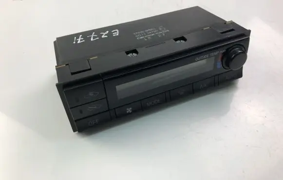 Nissan X-Trail T30 Climate control unit 275008H901