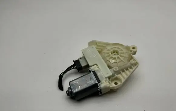Mercedes-Benz C W205 Front door window regulator motor A2059060013