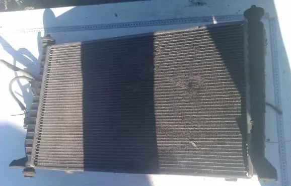 Ford Mondeo MK I Coolant radiator A410I620P25