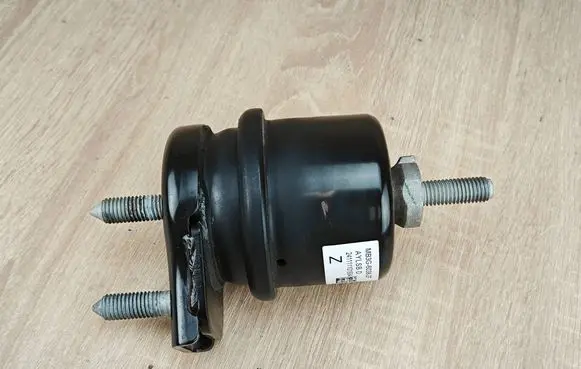 Volkswagen Amarok II Engine mount bracket MB3G6038ZF