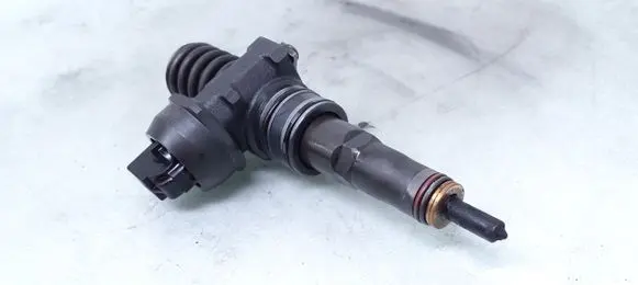 Volkswagen PASSAT B6 Fuel injector 038130073AG 0414720215