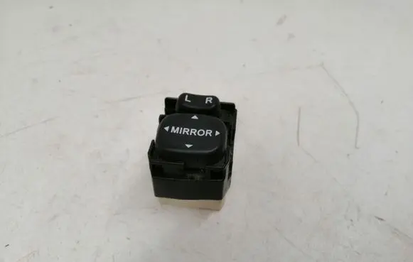 Toyota Yaris Wing mirror switch 183574