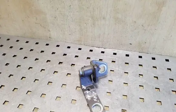 Rear door upper hinge