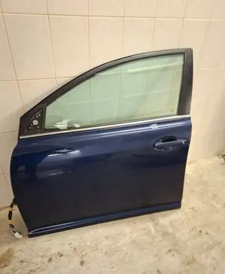 Toyota Avensis T250 Front door 