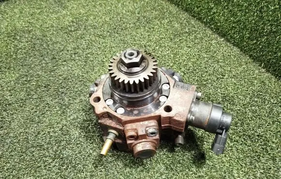 Renault Trafic III (X82) Fuel injection high pressure pump 167005114R HMLG4813R 110609