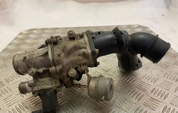 Thermostat/thermostat housing