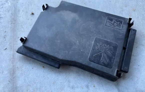 Renault Trafic III (X82) Fuse box cover 243121532R 2994000 93452998