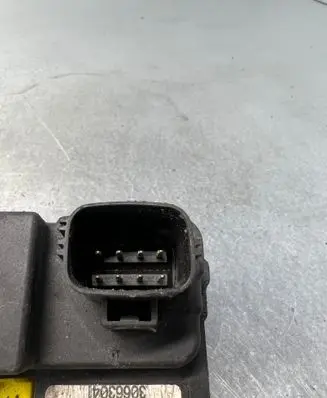 Volvo XC70 Front door lock 30663041