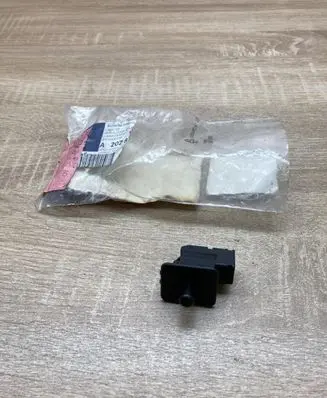 Mercedes-Benz C W202 Front door sensor 2028202110