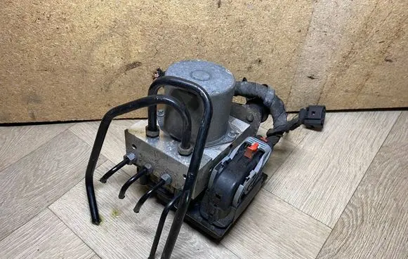Audi A4 S4 B8 8K ABS Pump 8K0907379BT 8K0614517FK