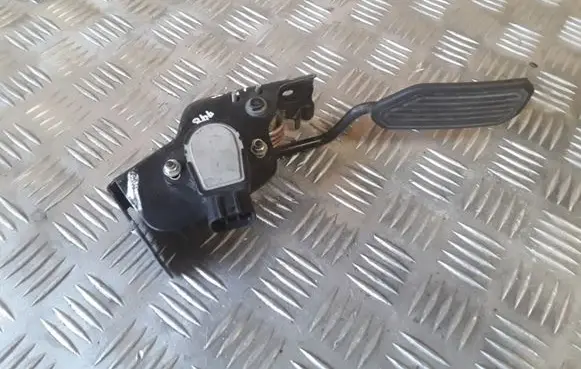 Toyota Avensis Verso Accelerator throttle pedal 8928152011 1983003031