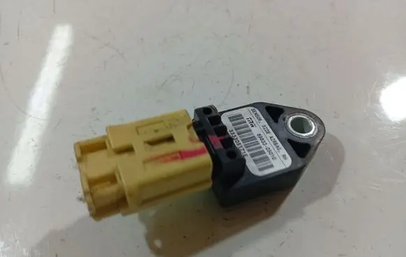 Toyota Avensis T250 Airbag deployment crash/impact sensor 8983305010