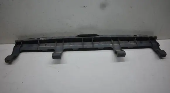 Rear bumper mounting bracket