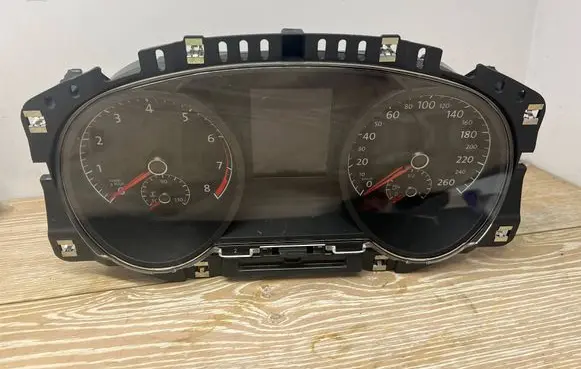 Volkswagen Golf SportWagen Speedometer (instrument cluster) 5G1920740D