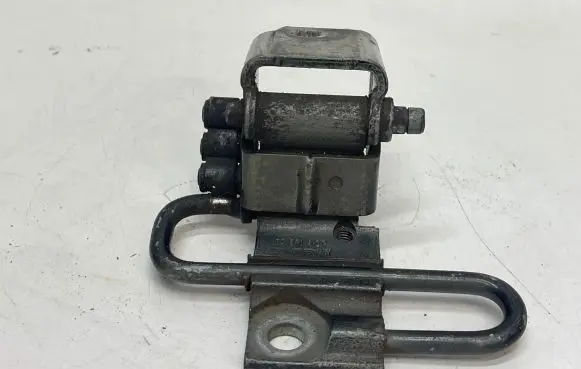 Volkswagen Touran I Front door upper hinge 1t0831412c