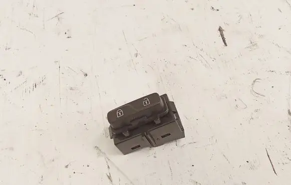 Volvo XC60 Central locking switch button 31343100