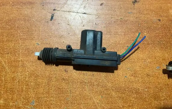 Volkswagen Transporter - Caravelle T4 Central locking motor 932037992