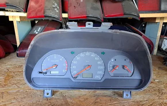 Volvo S40, V40 Speedometer (instrument cluster) 30883040 30883040B 30858334