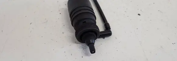 Volkswagen PASSAT B5 Windscreen/windshield washer pump 1J0973722 GERMAPM