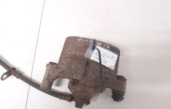 Toyota Avensis T220 Rear brake caliper