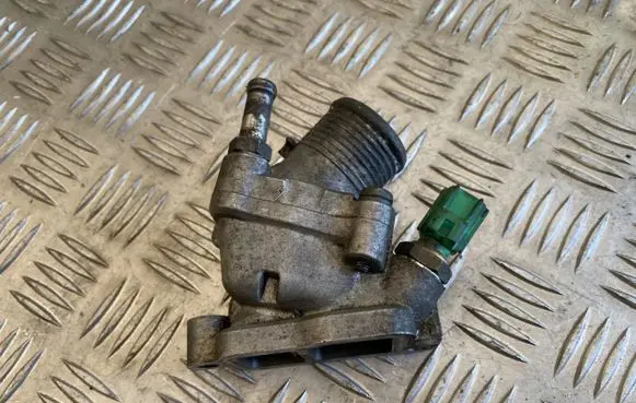 Volvo S60 Thermostat/thermostat housing 8636952