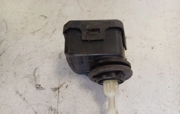 Volkswagen Golf IV Headlight level adjustment motor 1J0941295C