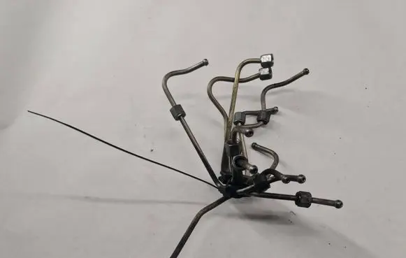 Volvo V70 Fuel injector supply line/pipe 