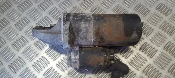 Subaru Legacy Starter motor m1t75681