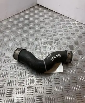 Volkswagen PASSAT B6 Intercooler hose/pipe 