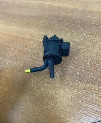 Mercedes-Benz C W203 Engine mount vacuum valve A0005450427 E283