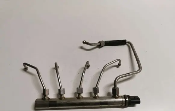 BMW 3 F30 F35 F31 Fuel main line pipe 7585411