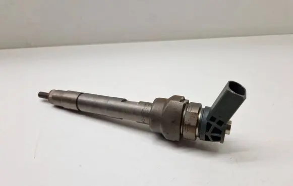 BMW X3 F25 Fuel injector 7810702 0445110382